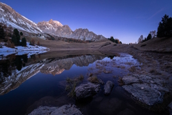 Image of a landscape with a lank & mountains
